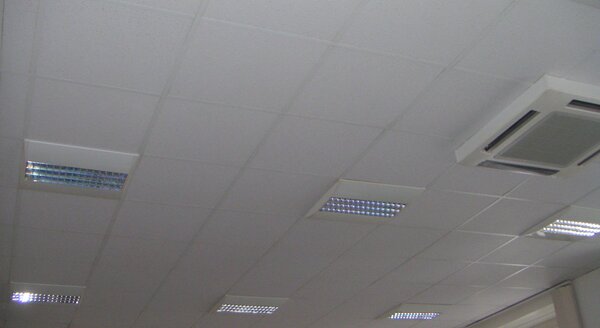 Asbesthaus - Site : Carreaux de plafond en amiante et en fibres minérales | © 2019, CRB Analyse Service GmbH | © CRB Analyse Service GmbH