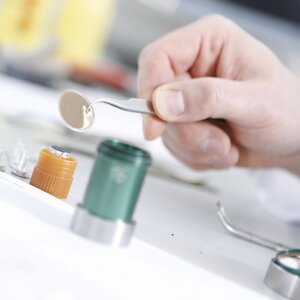 CRB GmbH | Preparation of an airfilter | © CRB Analyse Service GmbH